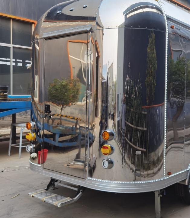 Rear of a polished trailer with step and DOT lights